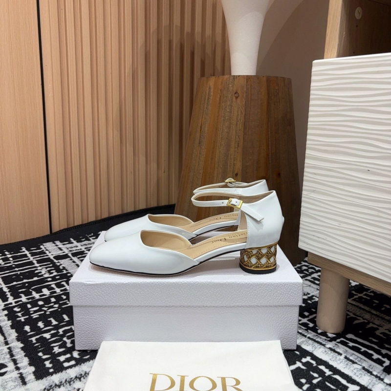 ch**an D*or sandals